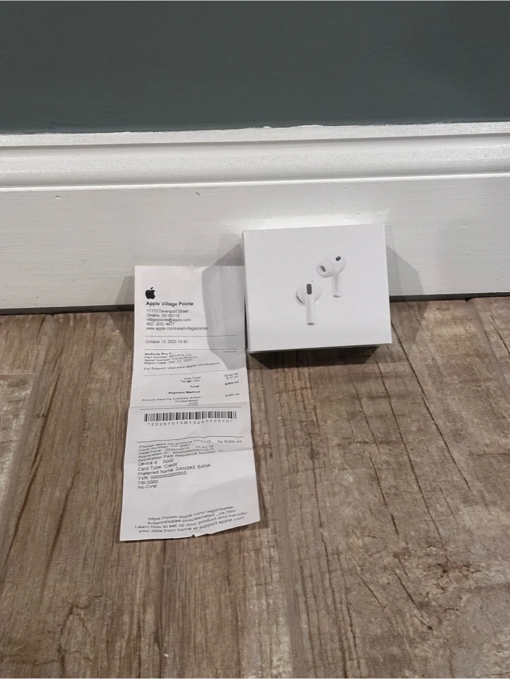 & Other Stories White AirPods Pro Style Earbuds with Box